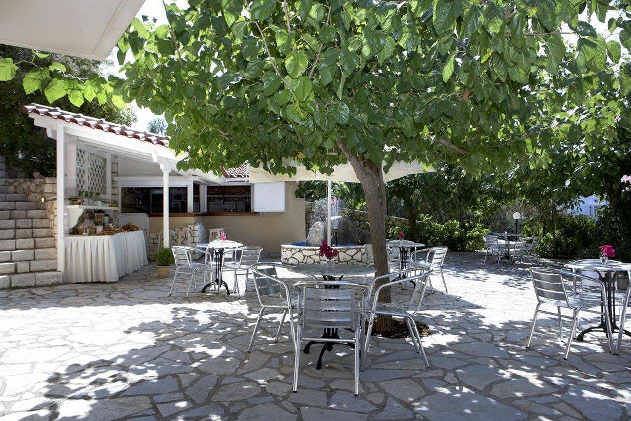 Dafnoudi Hotel Apartments Antipata  Extérieur photo