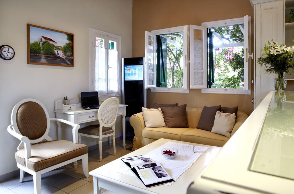 Dafnoudi Hotel Apartments Antipata  Extérieur photo