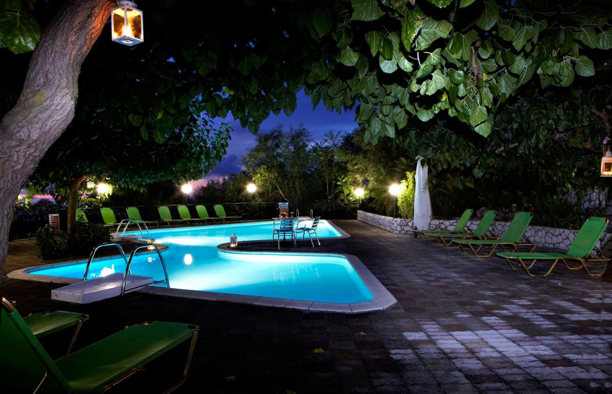 Dafnoudi Hotel Apartments Antipata  Extérieur photo
