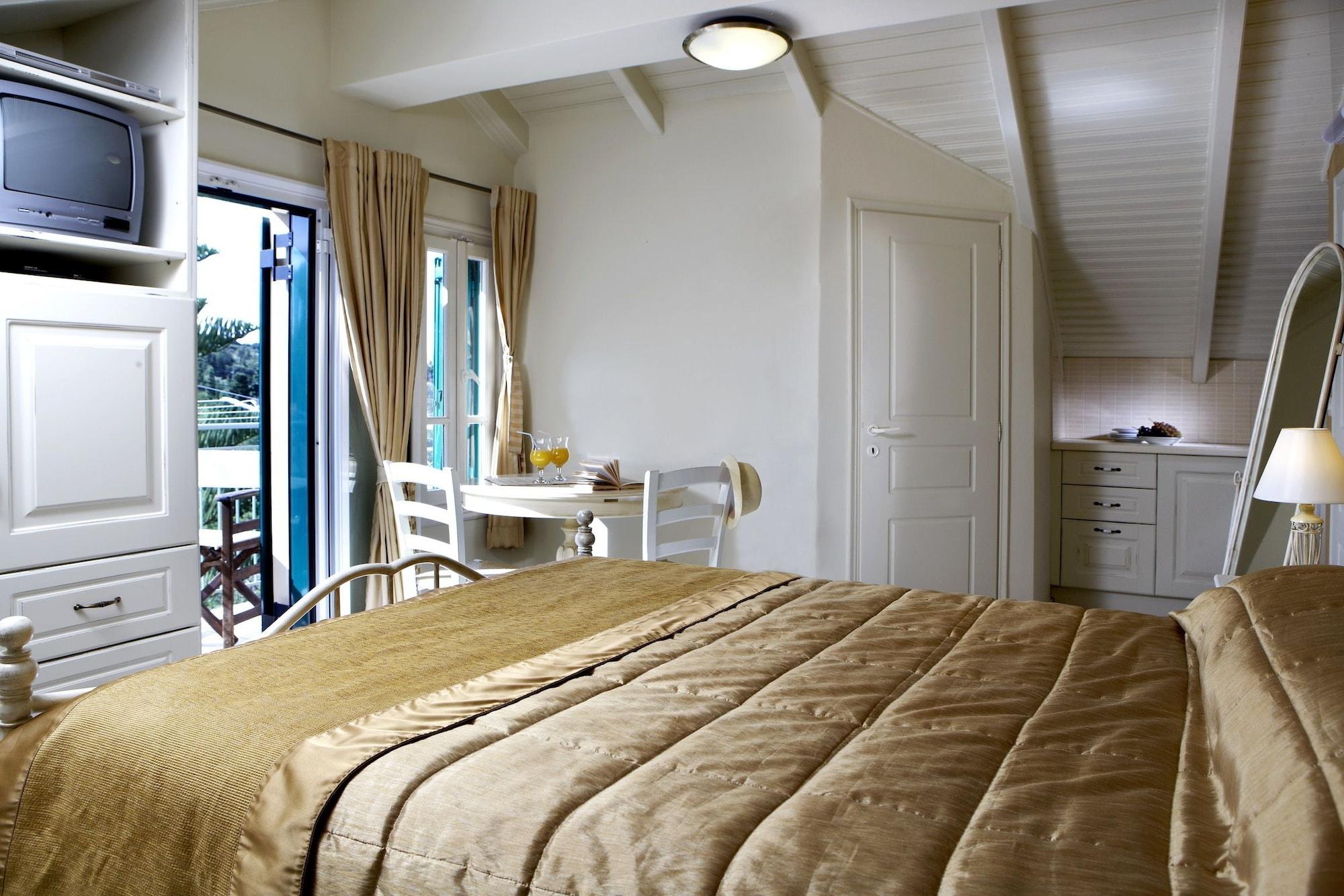 Dafnoudi Hotel Apartments Antipata  Extérieur photo
