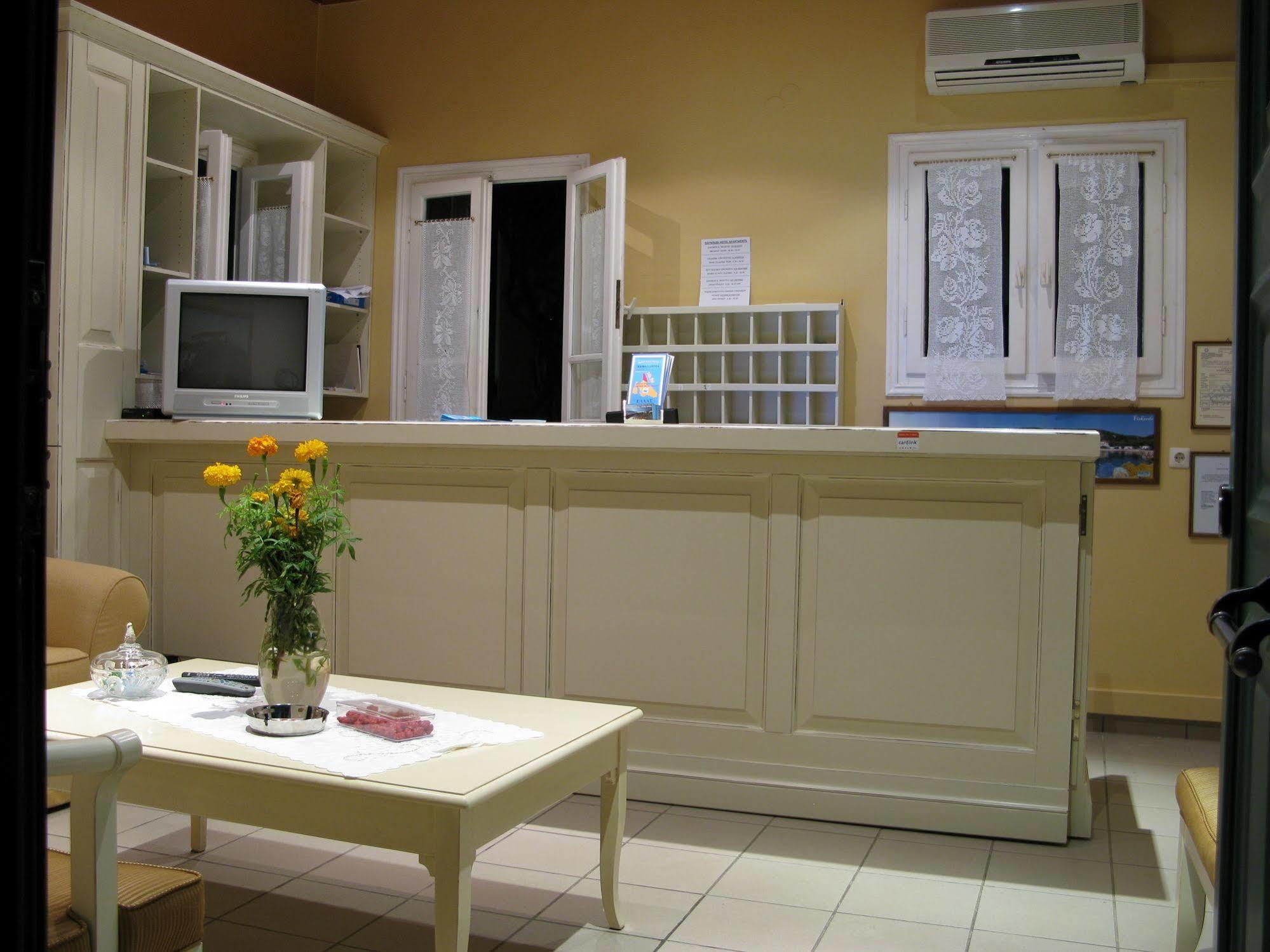 Dafnoudi Hotel Apartments Antipata  Extérieur photo