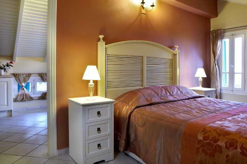 Dafnoudi Hotel Apartments Antipata  Extérieur photo